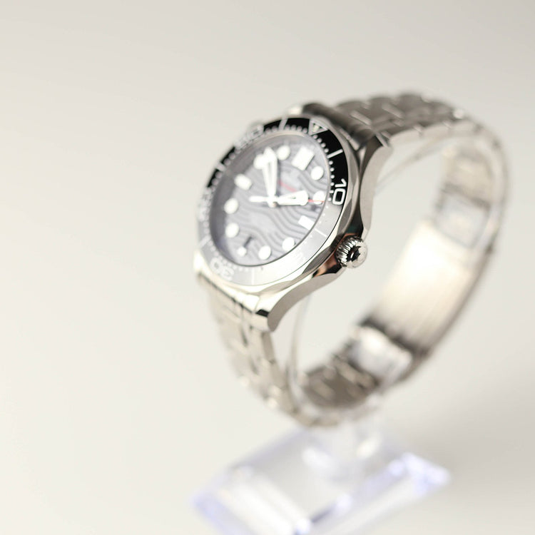 Seamaster 300 Diver Black 42mm - Duci Watches