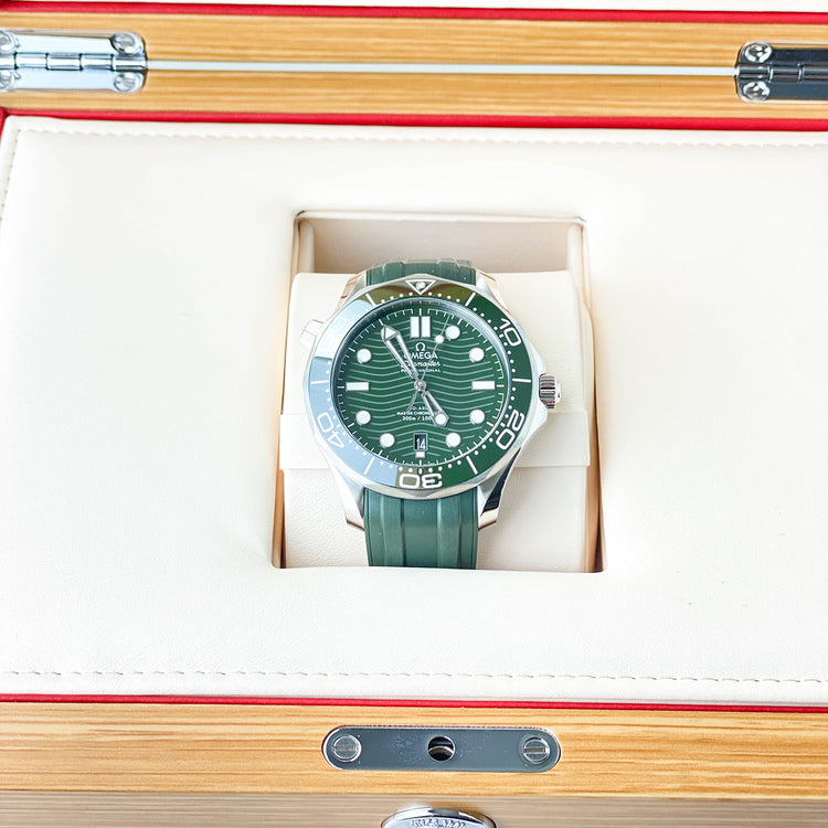 Omega Seamaster Diver 300 M Master Chronometer Green 42mm