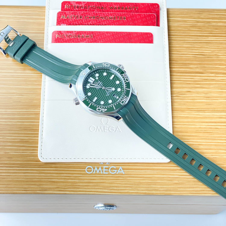 Omega Seamaster Diver 300 M Master Chronometer Green 42mm