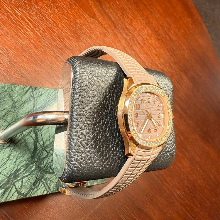 Patek Philippe Aquanaut Rosegold Diamonds - Duci Watches
