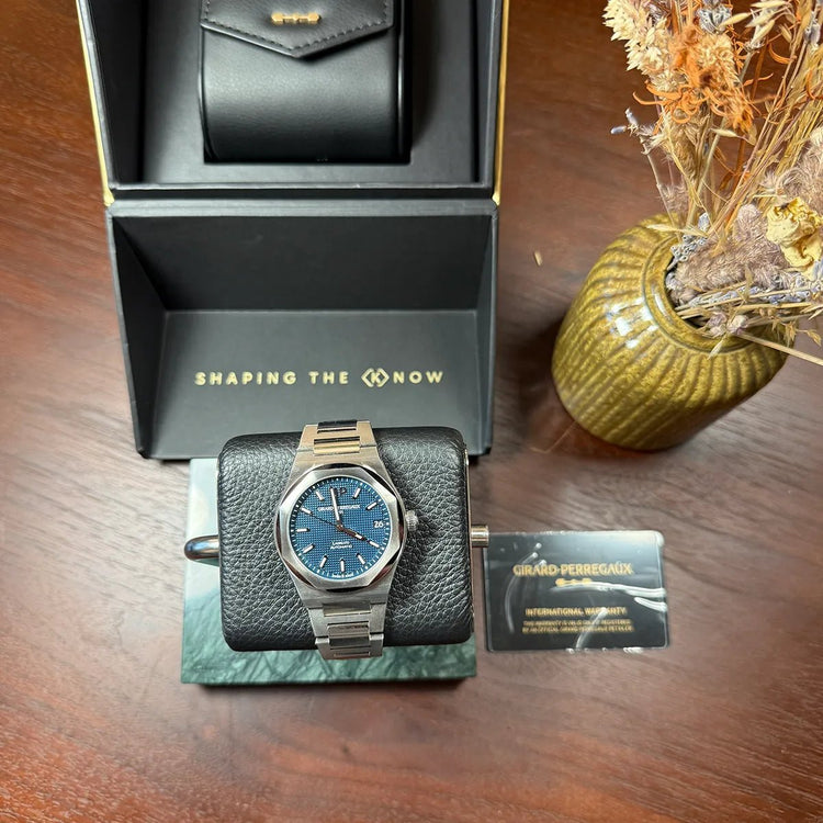 Girard Perregaux Laureato Blue Dial 42mm - Duci Watches