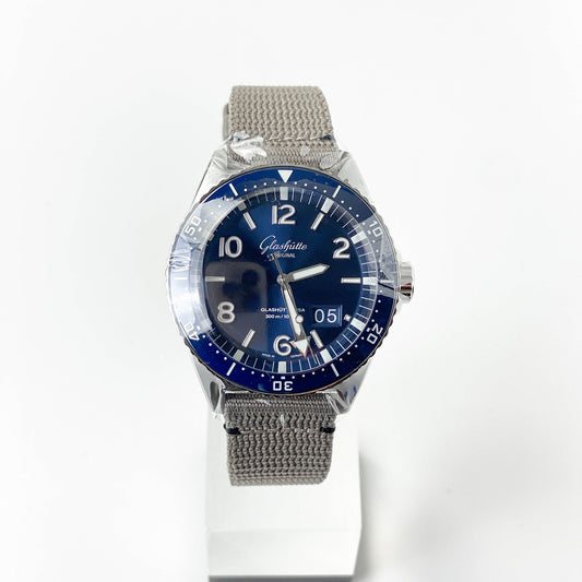 Seaq Panorama Date Blau Dial 43mm Textilband Faltschließe