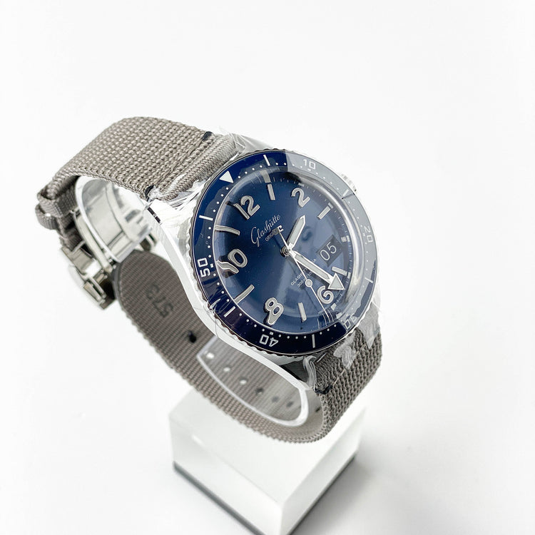 Seaq Panorama Date Blau Dial 43mm Textilband Faltschließe