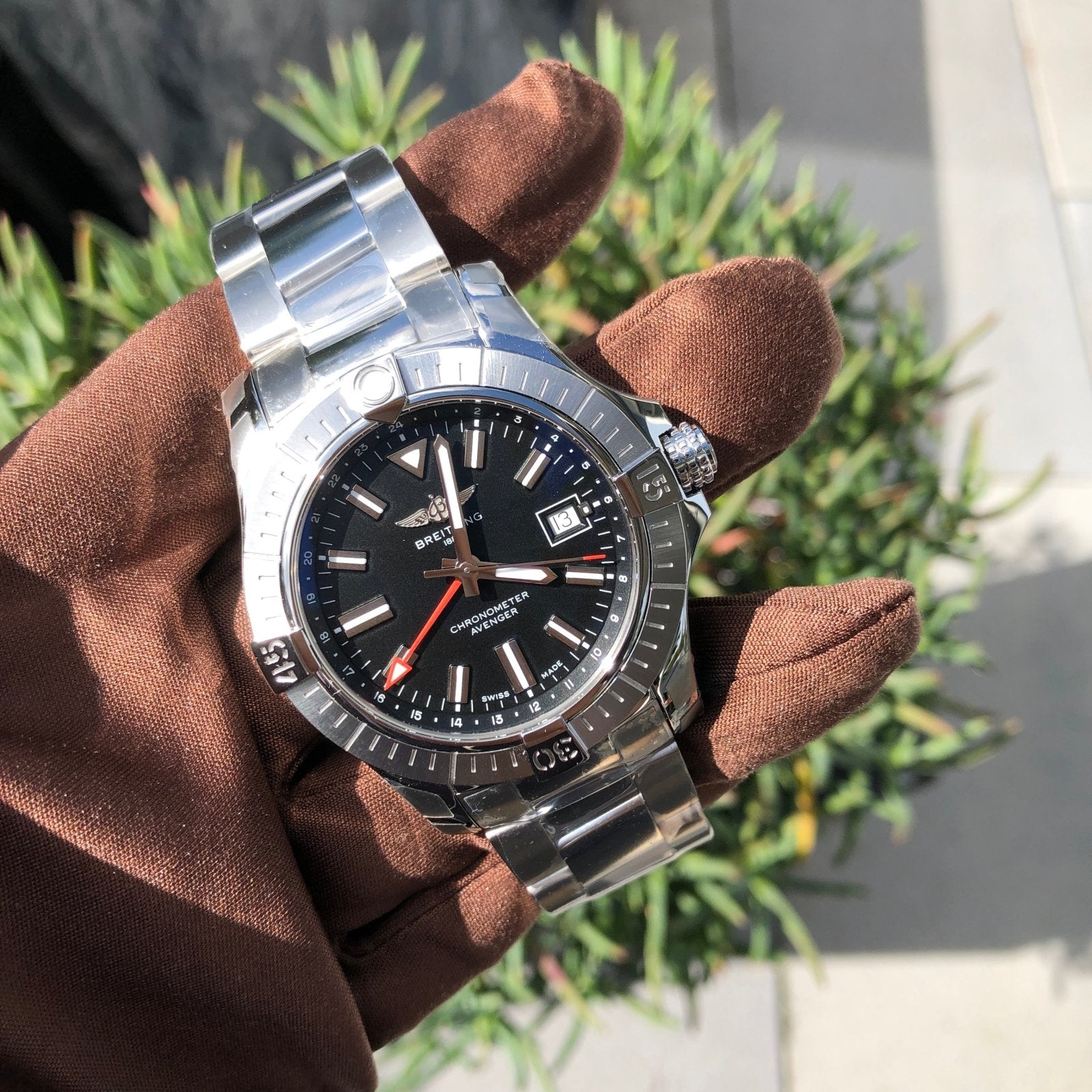 Avenger GMT 43 Black - Duci Watches